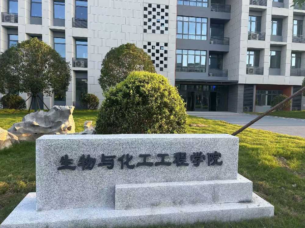 营山县扬州职业大学体育场高杆灯项目